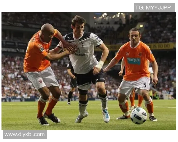 成都足球队的包夹战术解析与深度剖析助力球队提升竞技水平